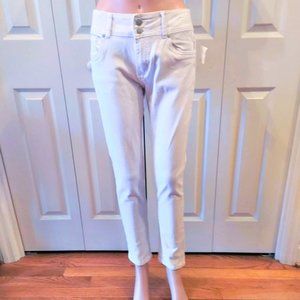 I.Q & Co Denim Collection White Skinny Jeans with Silver Studs Size 6 NWT